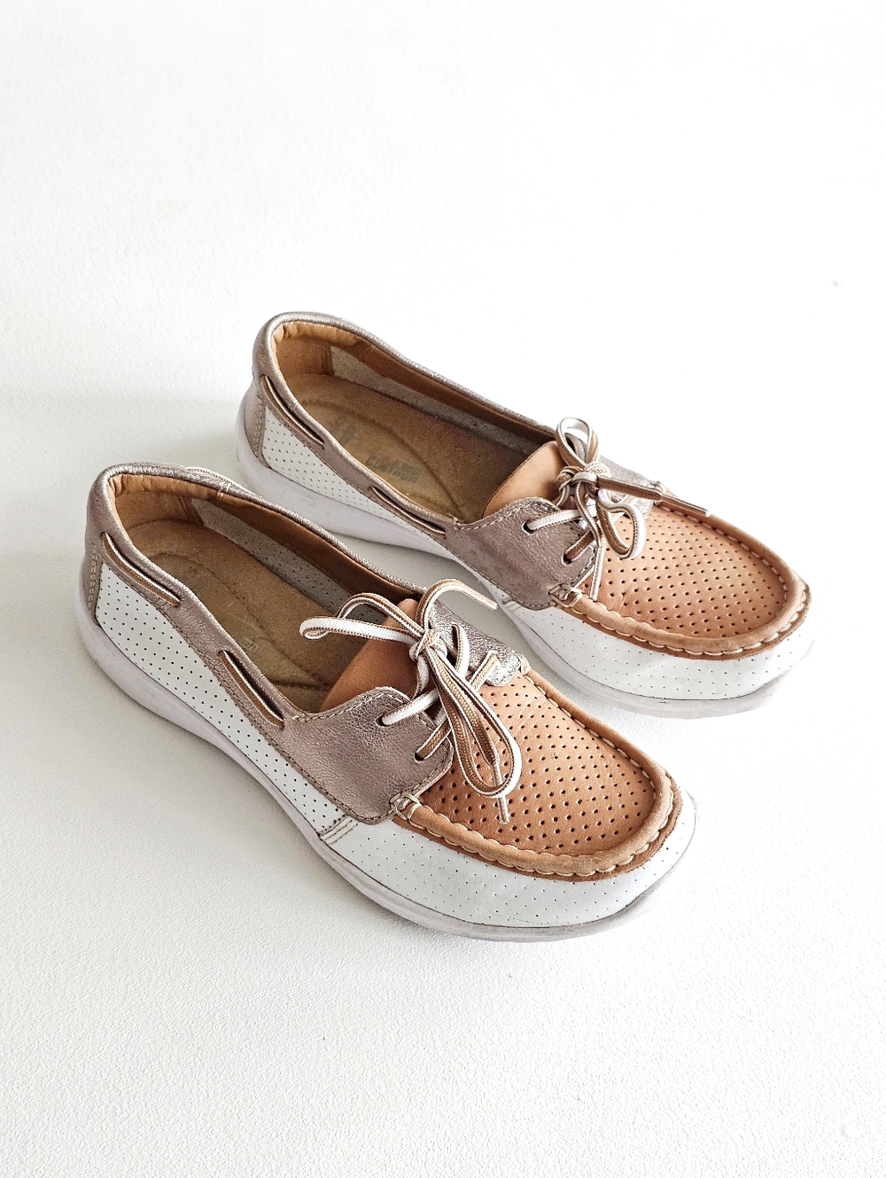 Clarks Collection Cushion Soft Boat Shoes Womens 8M Rose Gold White Leather